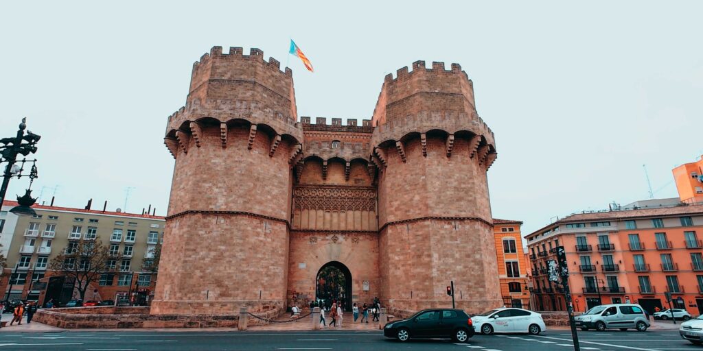 que ver en Valencia torres de serrano